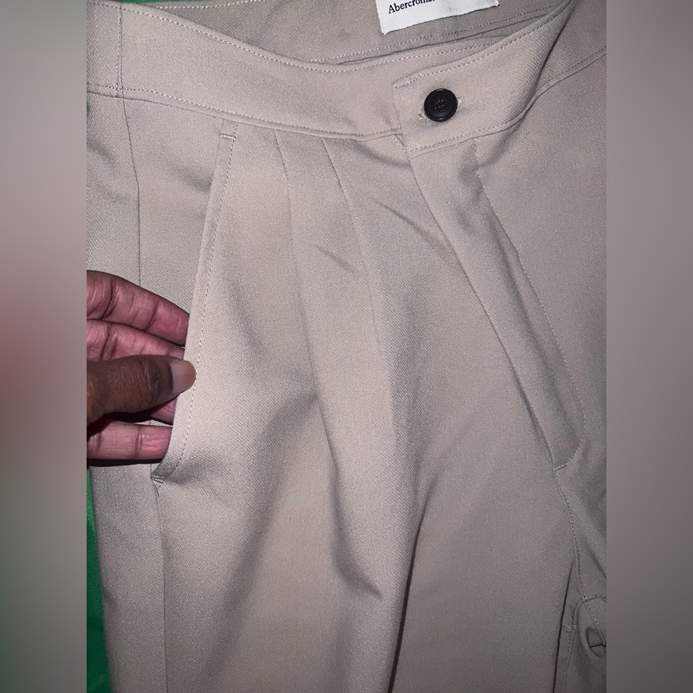Abercrombie & Fitch Cream Straight Leg Women's Pants size Small- Dark Button - Picture 5 of 9